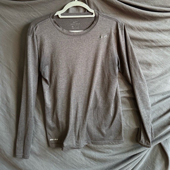 Nike Men's Long Sleeve Gray Tee - Picture 1 of 4